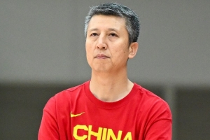 解说:对于重点人的防守以及防守怎么轮转 中国男篮还是得练