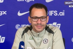 罗塞尼尔:不能承受每两三场就一张红牌 帕尔默完全可以出战维拉