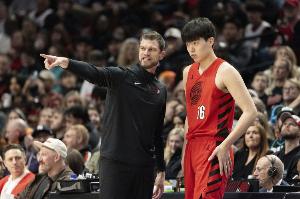 拓媒:斯普利特的执教风格与阵容不匹配 和总经理在建队上有分歧