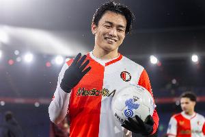 范佩西力挺上田绮世:前锋进球荒正常,曼联夺冠我也曾10场没进球