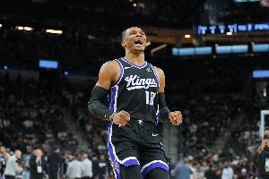?里程碑之夜！威少本场抢下10篮板 生涯总篮板破9K
