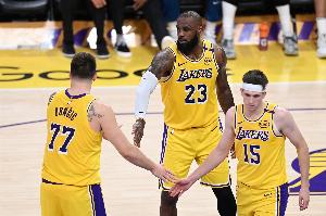 Windhorst：东契奇和里夫斯带的无詹湖人更强 数据能够说明这一点