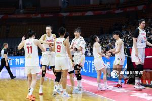 韩乔生:中国女篮三大中锋状态拉满 小宝惊艳全场 张子宇未来可期
