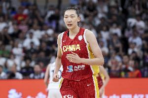 外线要找到机会！半场三分对比：比利时17中7 中国女篮仅7中2