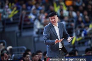 媒体人:广东男篮现在战术体系单一 人员配置出现了内线空心化