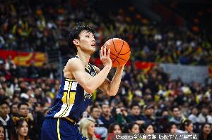 很平均！广东半场10人有得分&无人得分上双 徐杰9分全队最高