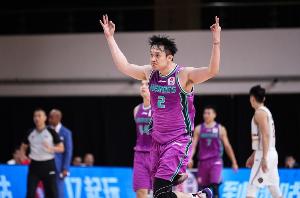 媒体人谈山东是否退役丁彦雨航球衣:物是人非 CBA标准比NBA严苛