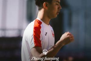 还差1场达劳工证!张家鸣在塞尔维亚U19联赛已出场4次+坐稳首发