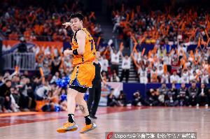 新民体育:上海男篮“复刻”95申花?