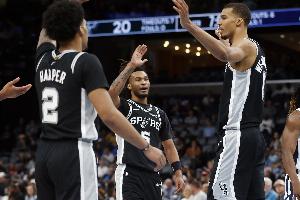 NBA彩经:马刺大胜雄鹿 活塞力擒森林狼 爵士不敌太阳