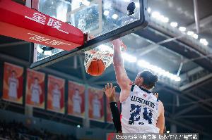 高效10中8看下27分5板！解说：贝利·斯蒂尔便宜还好使！