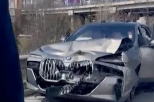 太阳报:费内巴切主席遭遇车祸但没有大碍,事后继续出席会议