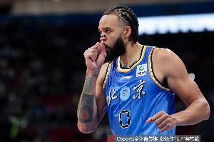 媒体人:浙江碾压北京 约翰逊打爆内线 两队篮板抢断天差地别!