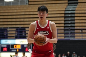 媒体人:丹佛主场海拔才1600米 杨瀚森辗转在2200米高原打球不易
