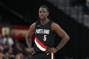 第二春！朱·霍勒迪22中10得27分5板9助 上一场也砍下了30分