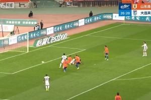 泰山0-1英博！毛伟杰抢断李源一 王大雷与后卫相撞，马莱莱打空门