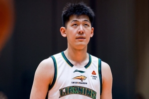 小将逞威！张陈治锋10中9高效砍18分5板1断 李虎翼6中4拿10分5板