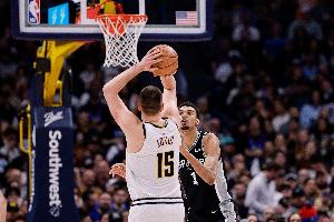 文班:对位约基奇是最有趣的比赛之一 本场失利对我们大有裨益