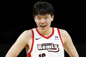 拓媒:杨瀚森在G联盟是进攻核心但在NBA不是 这限制了他的发挥