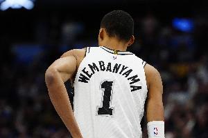 名记:2年前一老将曾表示文班此后每年都能拿DPOY 这奖将以他命名