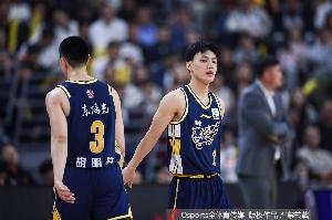 媒体人:广东在快攻上吃了大亏 命中率太低 球权送得太多了