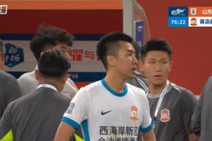 郑智这嘴型是在“国骂”吗？如果是辱骂裁判，按规则至少禁赛5场
