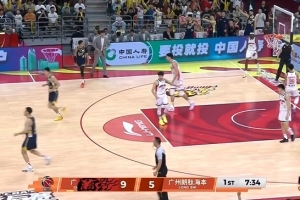 先发制人！奎因外线开火 连续三分命中率队占据主动