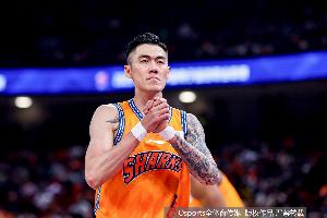 刘铮:王哲林这几年在战术上牺牲了很多 我们最终的目标是总冠军