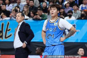 京媒:阵容齐整的首钢在第四节惹不起 上来就碰广东真是非常不错