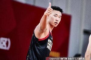 记者:贺希宁的比赛气质经过这些年的历练愈发老练 大器晚成