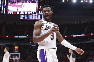 夸梅:小里弗斯起码是自己进NBA的 为什么你们只骂他不骂布朗尼?