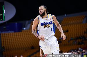 记者:广东忌惮北京内线顺下能力&赌对手三分失准 麦基不在节奏中