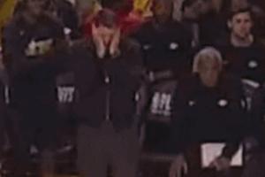 现场观众:东契奇质疑为啥换下八村塁 对教练连连摊手真忍不了!