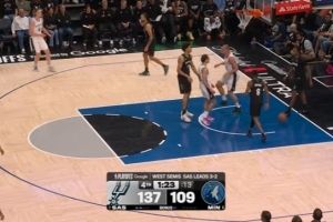 NBA背扣第一人！普拉姆利垃圾时间上场 来表演一记背扣
