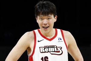开拓者媒体人:某业内人士认为杨瀚森有潜力 但效率达不到NBA水平