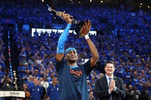 连庄MVP!亚历山大本季常规赛场均31.1+4.3+6.6 上赛季32.7+5+6.4