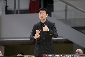 媒体人:深圳人手不足却足够顽强 广厦各方面都太稳健了