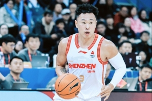 贺希宁:状态没之前那么好 我在积极调整 史密斯是带伤出战季后赛