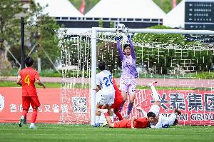 U16门将江宇涵:球迷没打伞没穿雨衣淋着雨给我们加油,很感谢